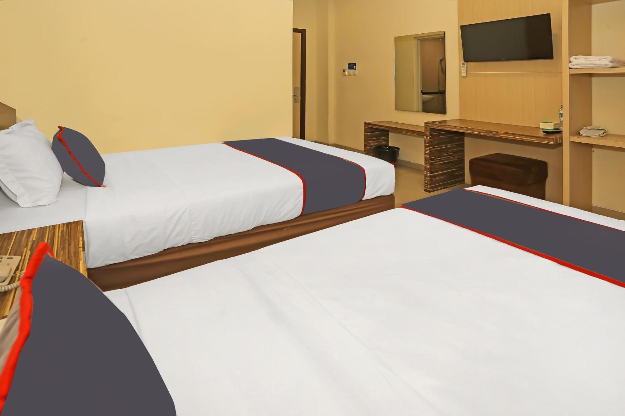 Sans Hotel Fiducia Kaji Giacarta Esterno foto